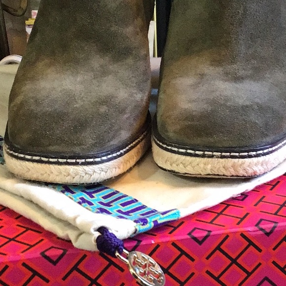 Tory Burch Olive Suede Olive Green Ankle Boots - Picture 7 of 8